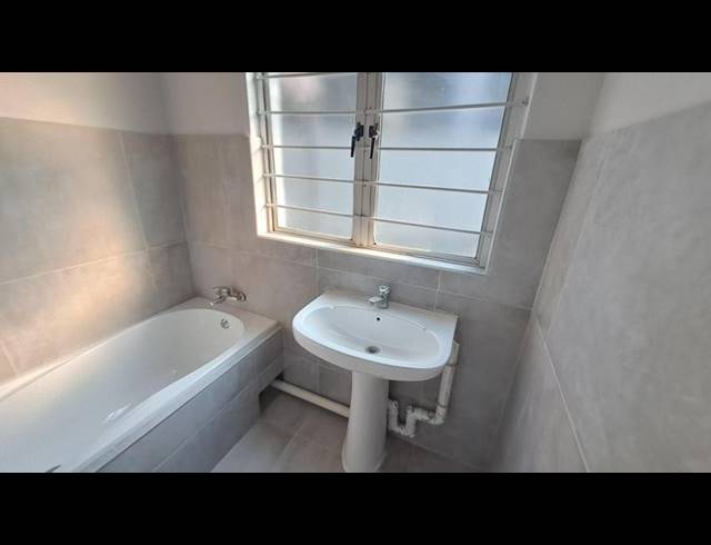 2 BEDROOM PROPERTY TO RENT IN SEA VIEW